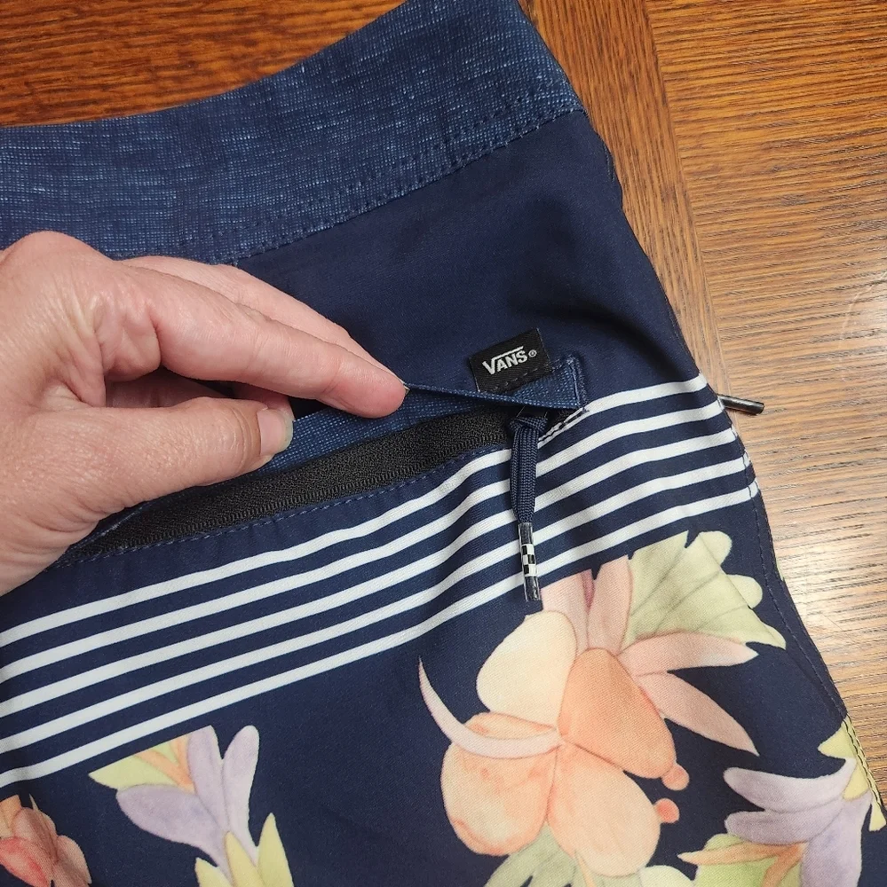 Vans Off The Wall swim Board Shorts Blue hawaiian Size 30 Mens NWT 8 inch inseam